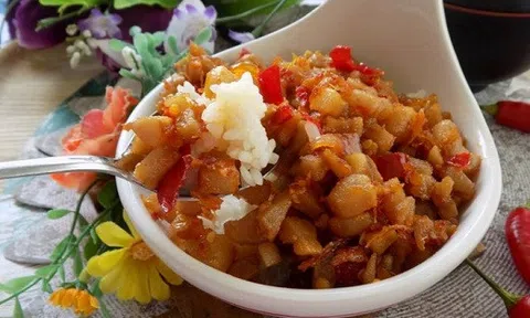 Đưa cơm với món tóp mỡ chua ngọt